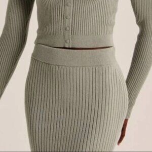 Like New! Abercrombie & Fitch Ribbed Mini Skirt in Sage - Size XS